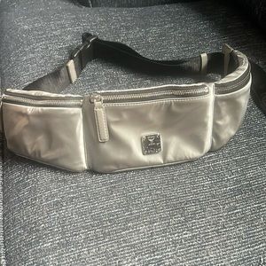 MCM FANNY PACK METALLIC GREAY VINYL